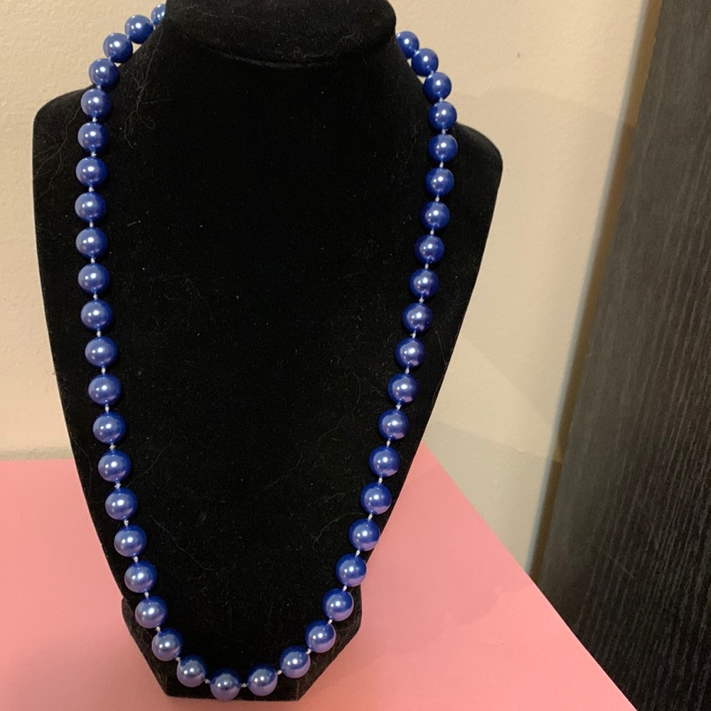Gorgeous faux pearls blue necklace 22”*